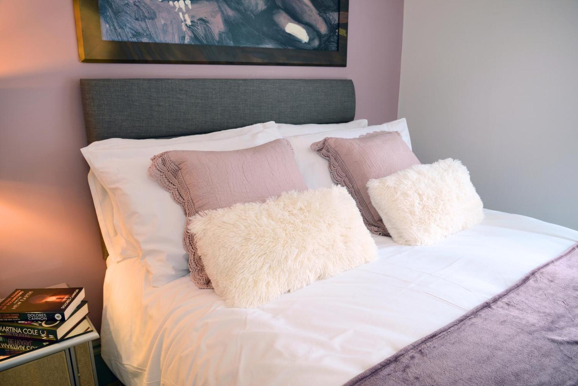 The Old Brewery Boardroom - Winchester City Centre - Unique Property - Free Parking - Sleeps 6 - By Xplus Stays Extérieur photo