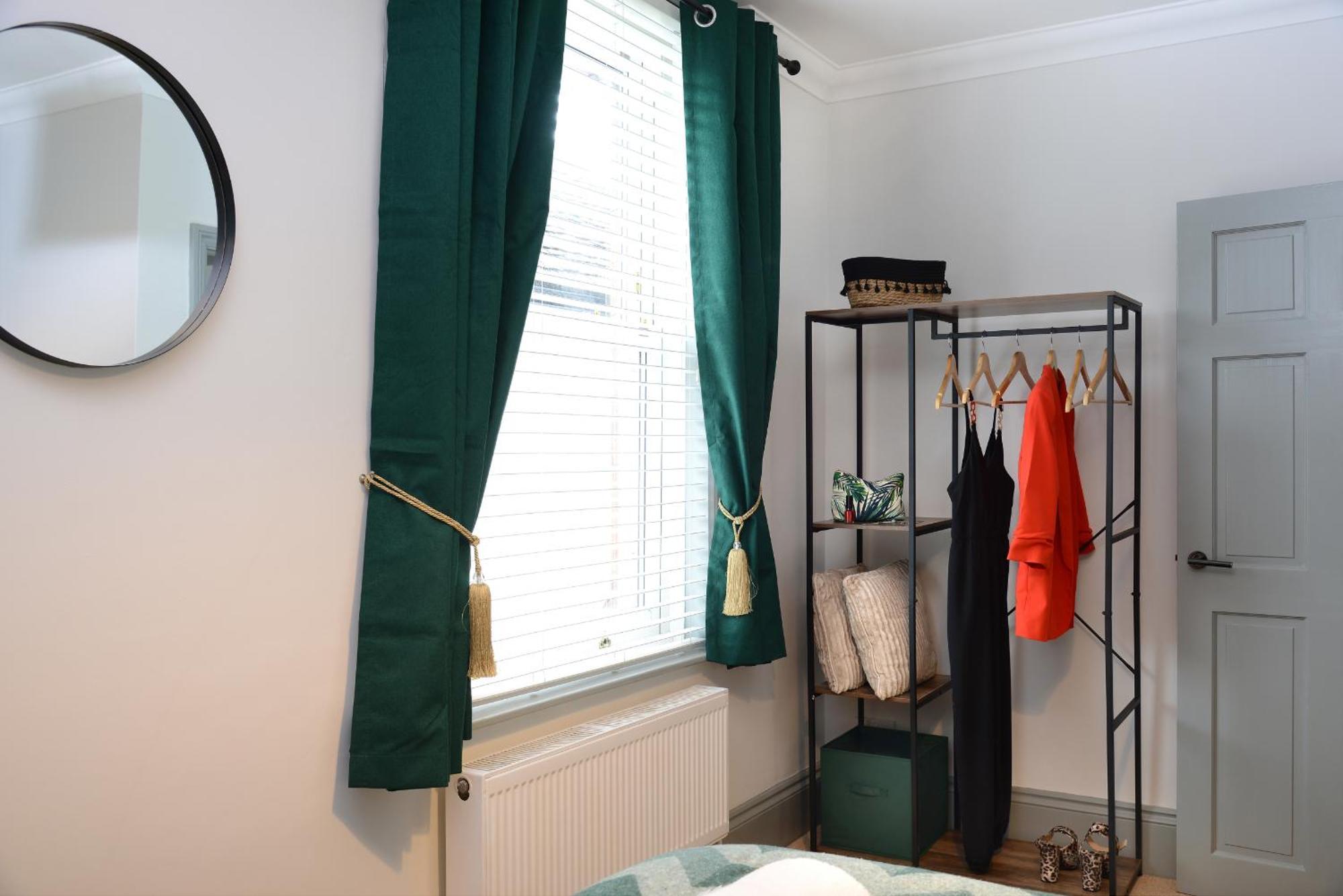 The Old Brewery Boardroom - Winchester City Centre - Unique Property - Free Parking - Sleeps 6 - By Xplus Stays Extérieur photo
