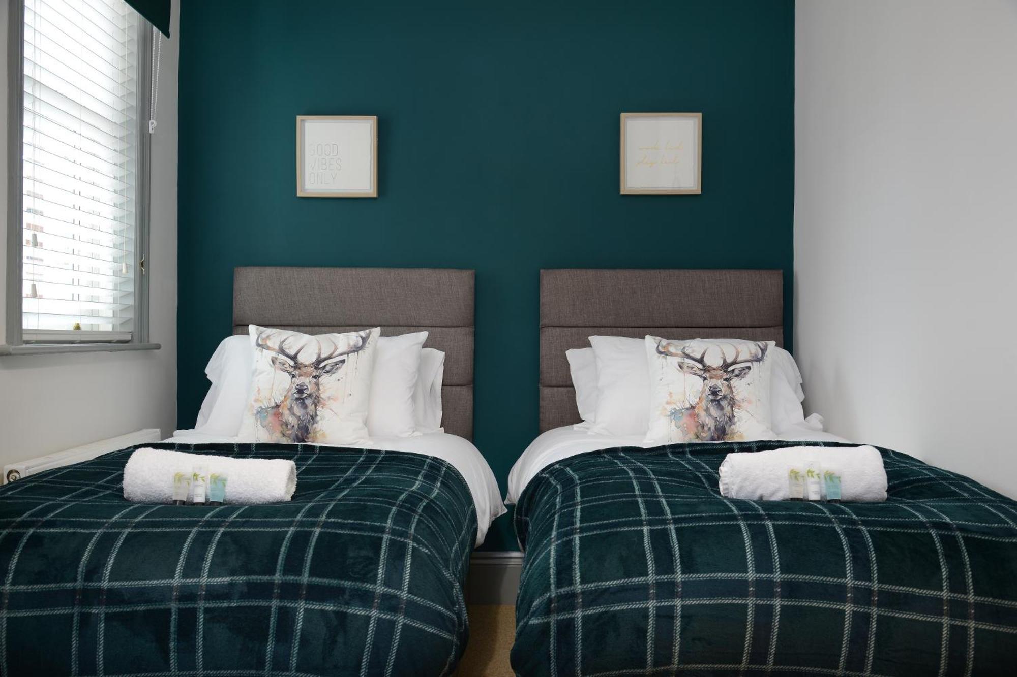 The Old Brewery Boardroom - Winchester City Centre - Unique Property - Free Parking - Sleeps 6 - By Xplus Stays Extérieur photo